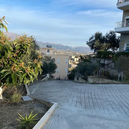 Private In Villa, City Side 地拉那